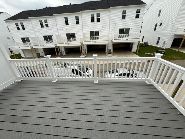 Building Photo - 15354 Oasis Sun Aly