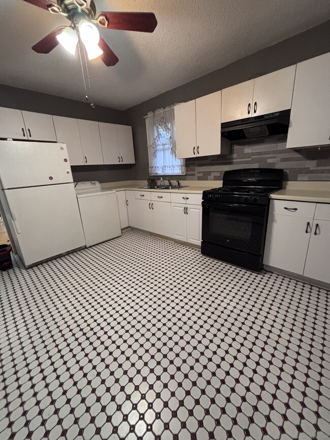 Building Photo - 33 Aetna St