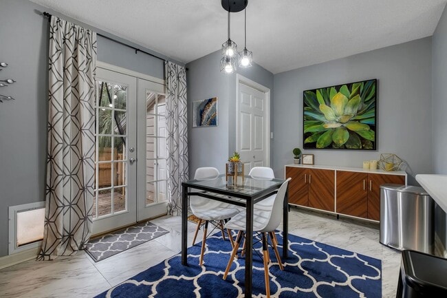 Building Photo - 2815 Misty Garden Cir