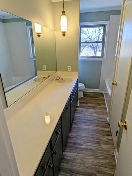 Building Photo - 201 Acorn Dr