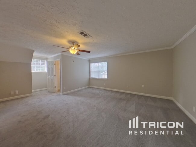 Building Photo - 2142 Red Rose Ln