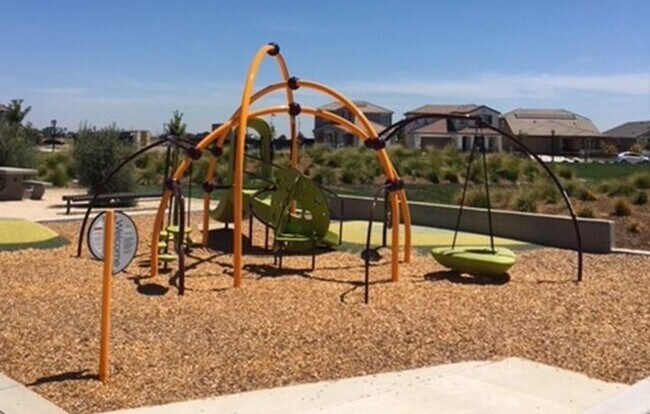 Building Photo - 1561 Osborn Dr