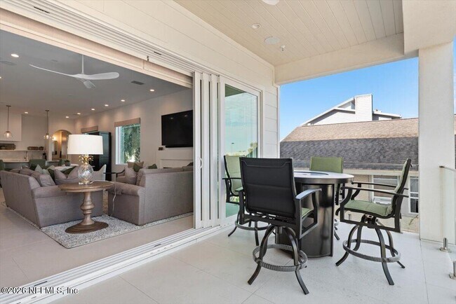 Building Photo - 114 12th Ave S