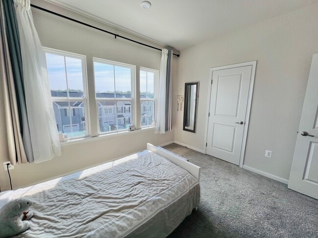 Building Photo - MINUTES TO VRE AND ALL THE CONVENIENCES OF...