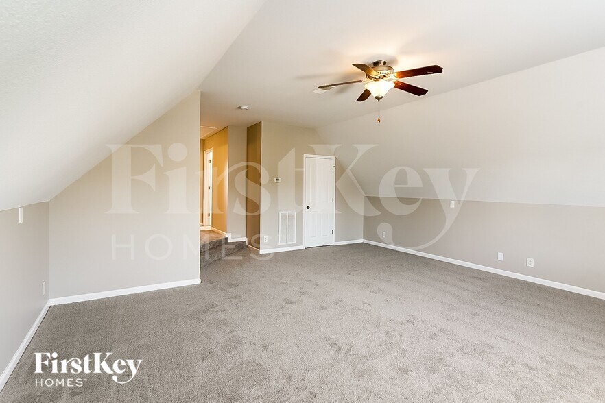 Building Photo - 3668 Aurora Dr