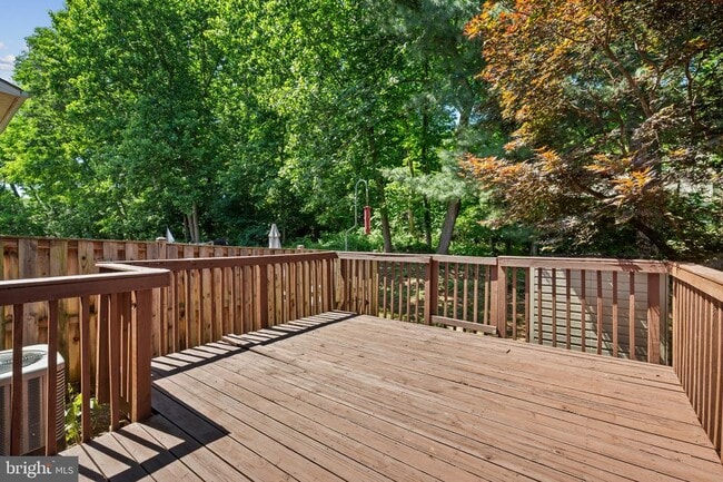 Building Photo - 6356 Ducketts Ln