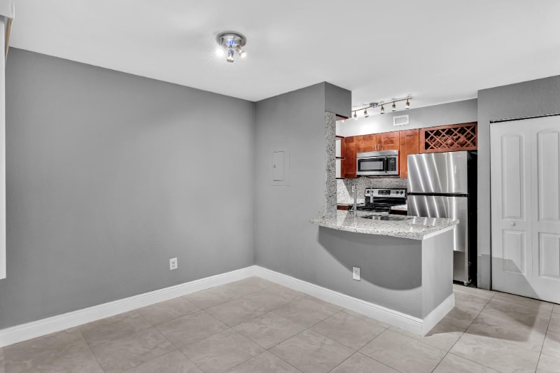 Building Photo - 2881 N Oakland Forest Dr