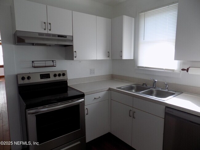 Building Photo - 57 S Fletcher Ave