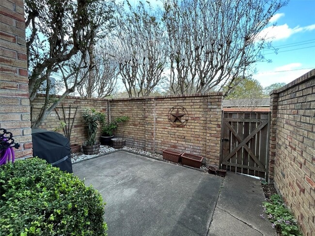 Building Photo - 4000 Purdue St