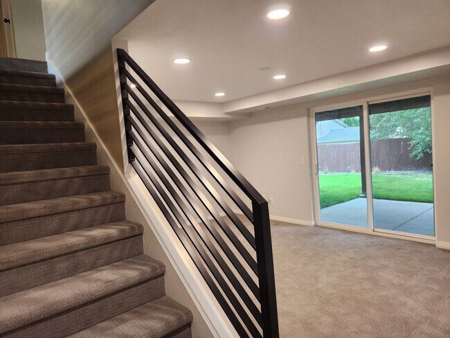 Building Photo - Great 5 Bed 3 Bath Remodeled Home