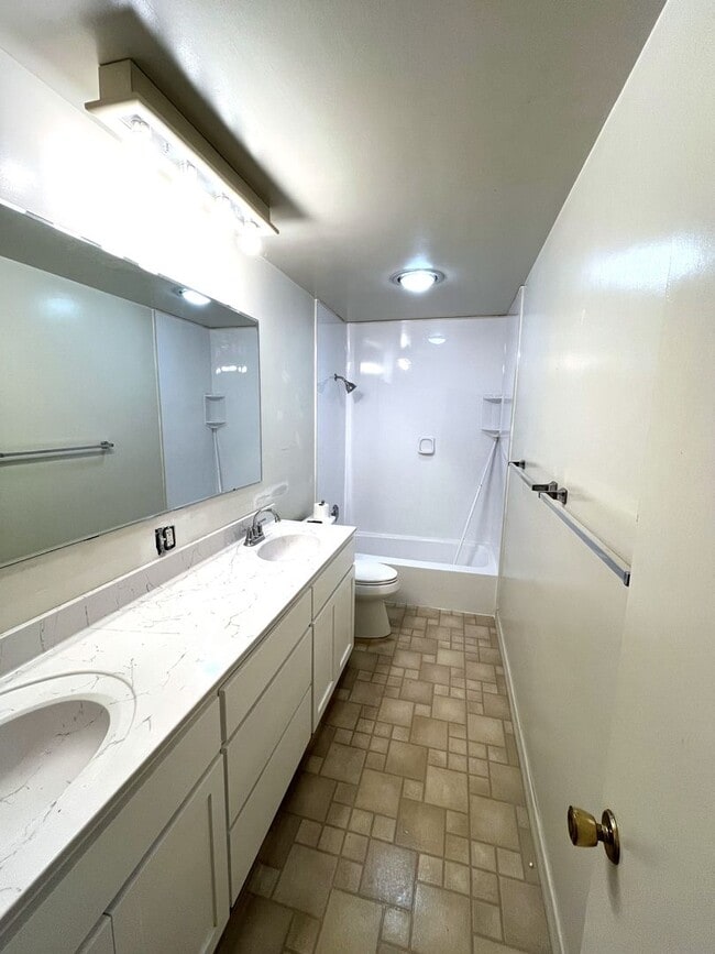 Building Photo - Beautifully Renovated Single-Family Ranch – 3 Beds, 2 Baths