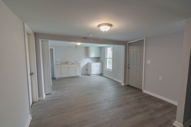 Building Photo - AVAILABLE NOW at a Good Price. 1 Bed 1 Bath FOR LEASE in Lewisburg. $700 Rent.