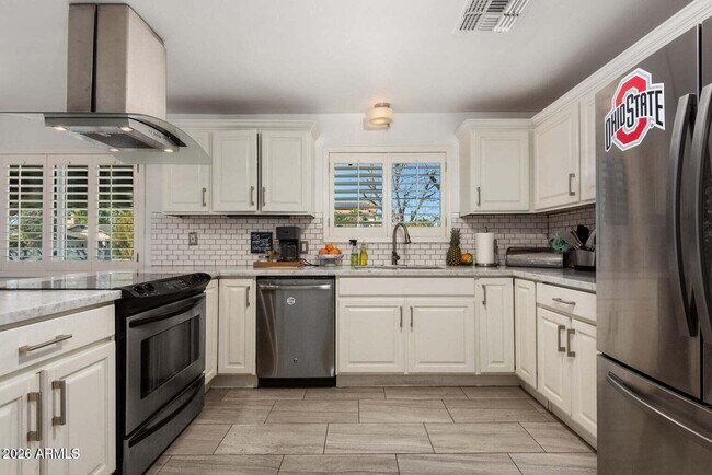 Building Photo - 6643 N 7th Dr