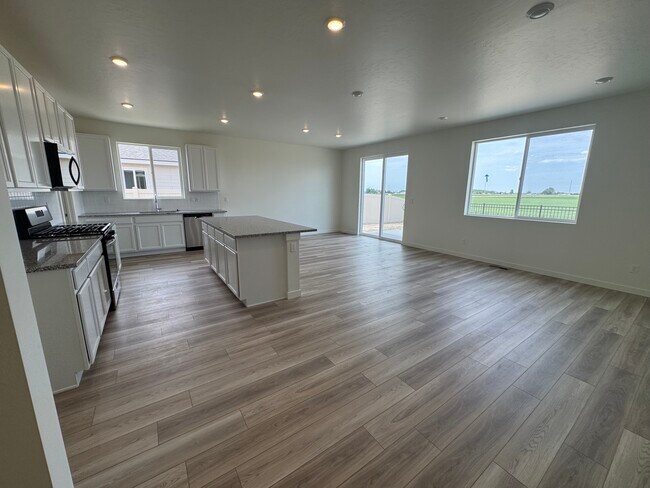 Building Photo - Bullhead