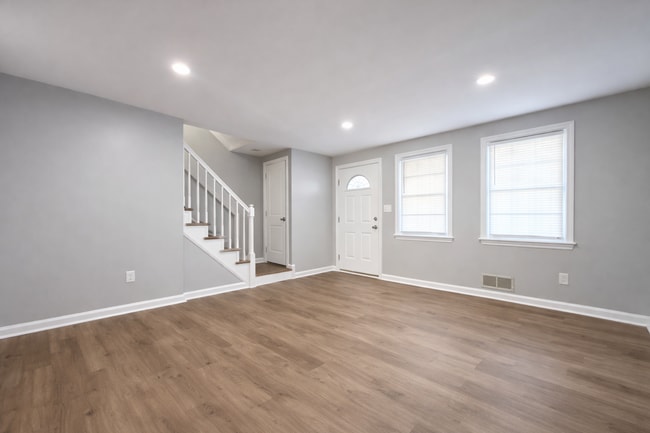 Building Photo - Well-Maintained 4BR Townhome in Prime Baltimore Location