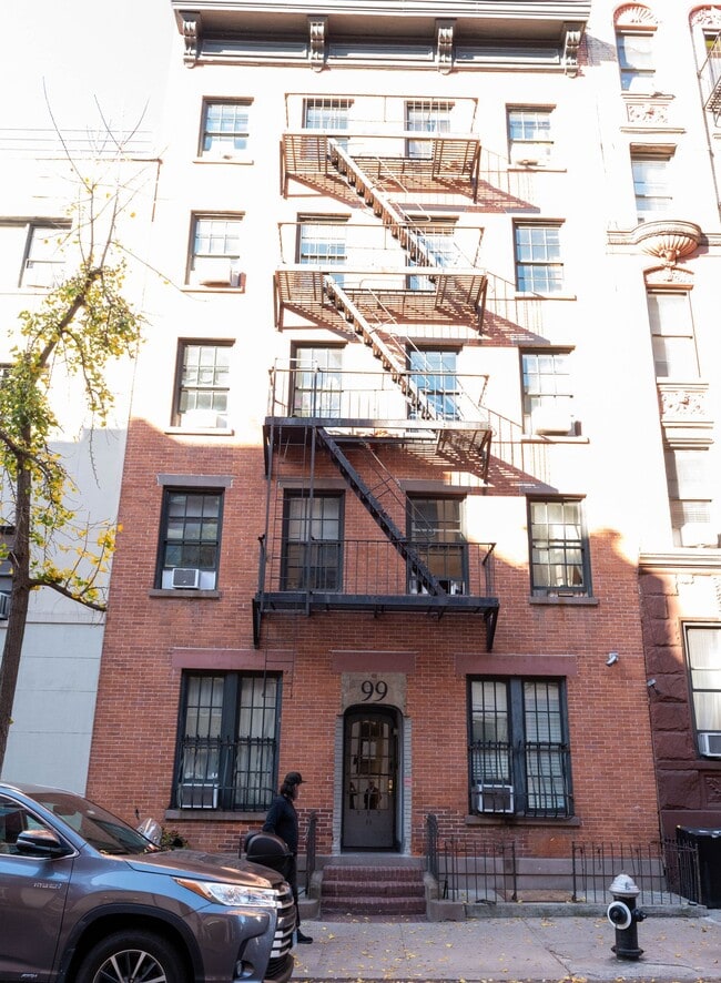 Building Photo - 99 Perry St