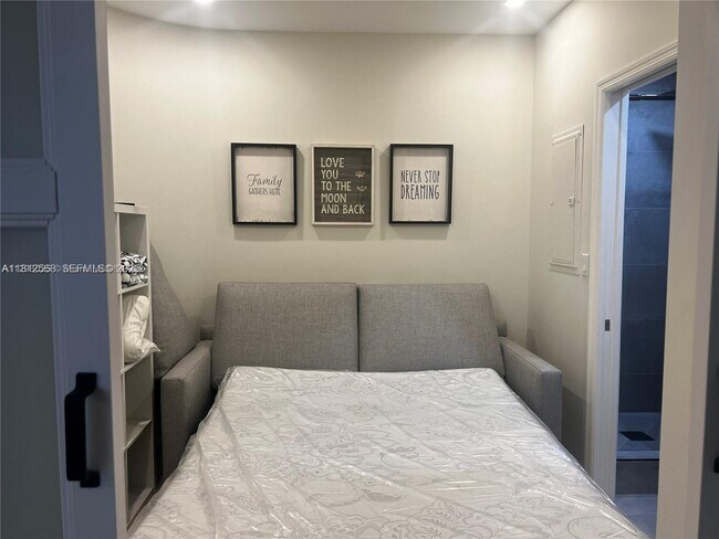 Building Photo - 6917 Collins Ave