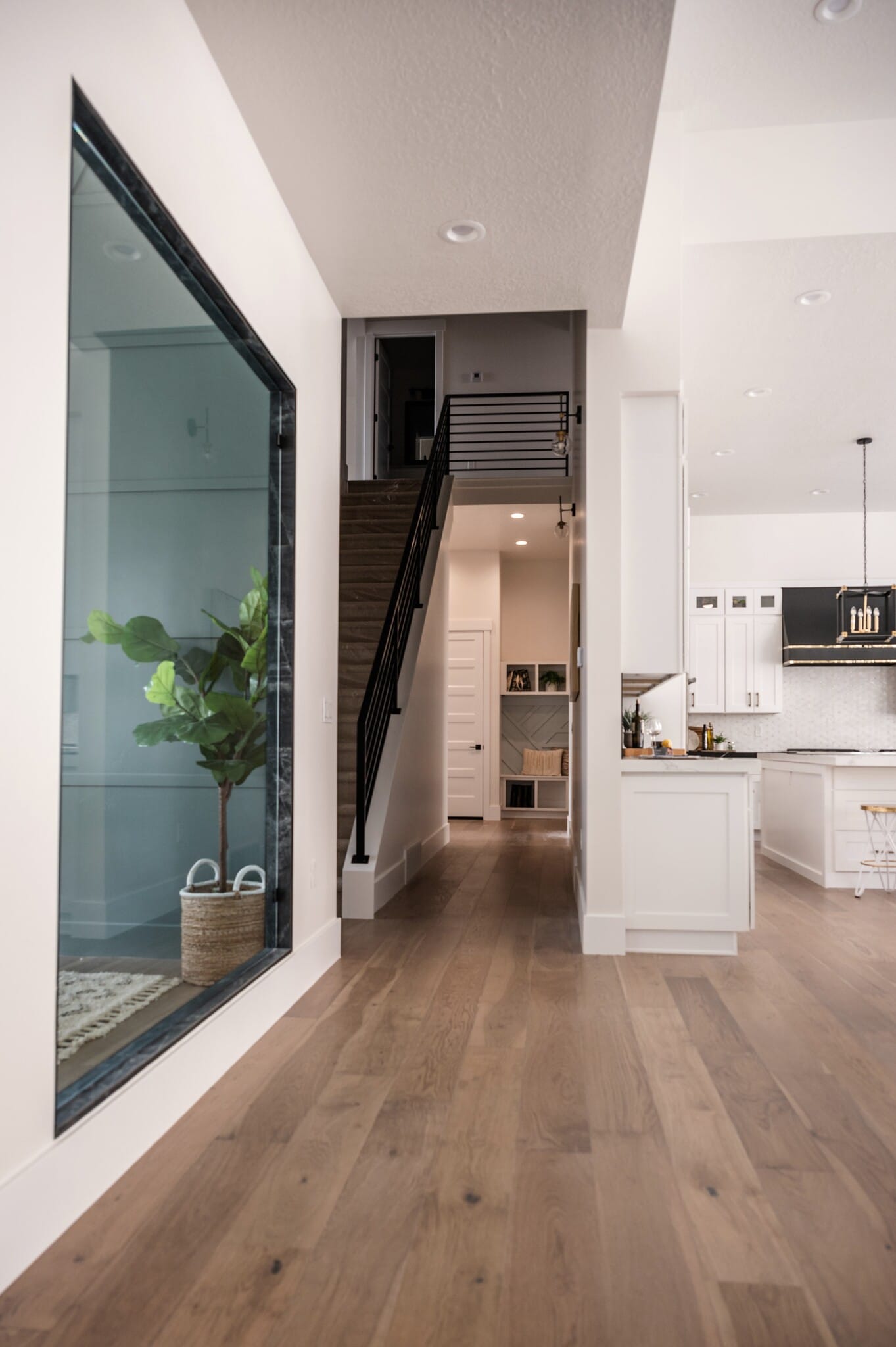 Glass walls - 4428 N Summer View Dr