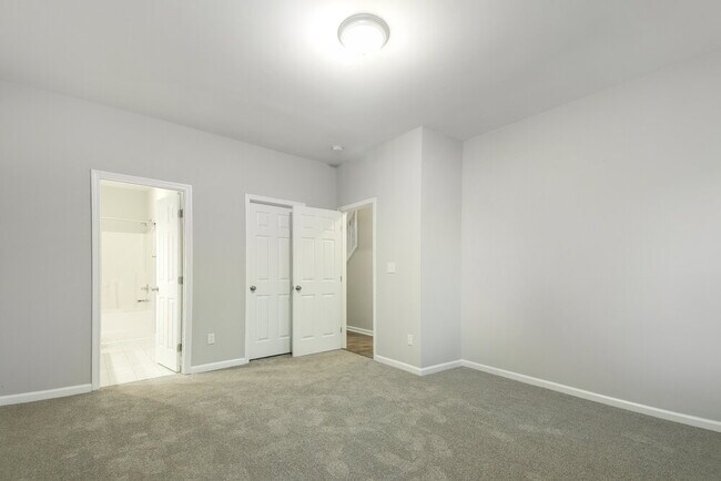 Building Photo - 1422 Southgate Dr