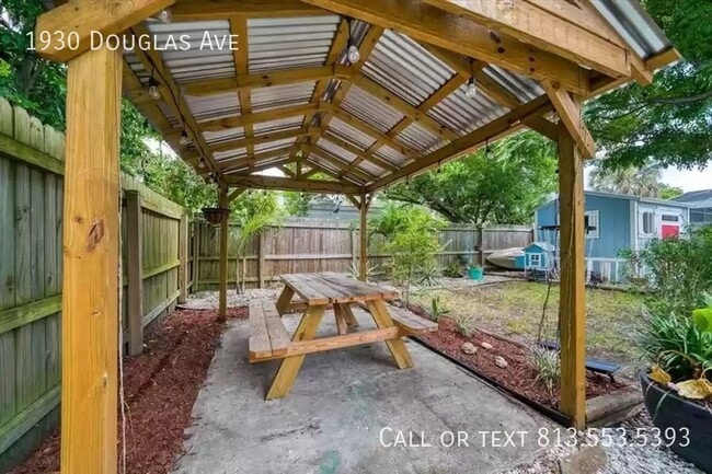 Building Photo - 1930 Douglas Ave