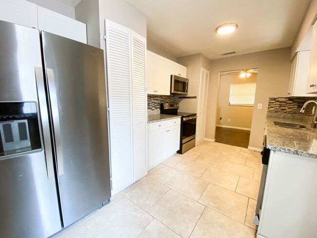 Building Photo - 3 Bedroom Home for Rent in Tampa!