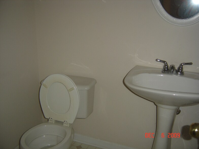 Building Photo - 7684 Creekside Ln
