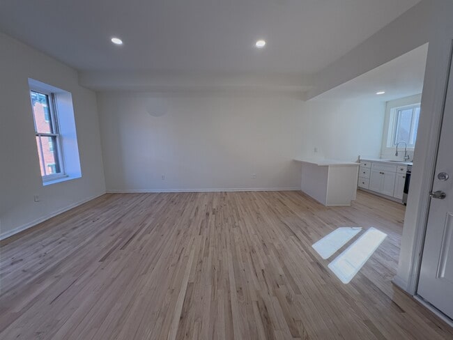 Building Photo - 2036 Wallace St