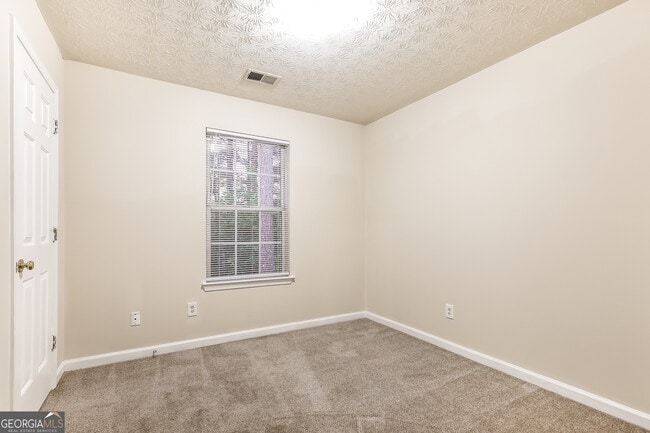 Building Photo - 2585 Lake Royale Dr
