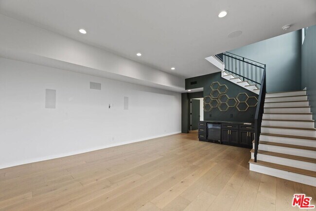 Building Photo - 105 Sequoia Dr