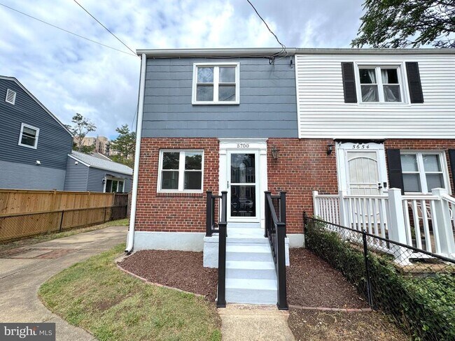 Building Photo - 5700 Fenwick Dr