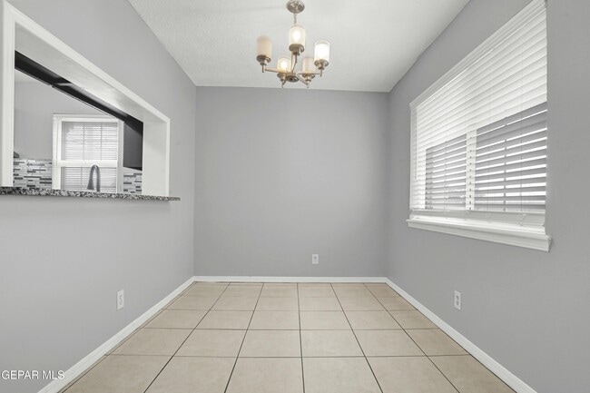 Building Photo - 333 Eubank Ct