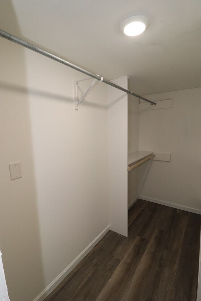 Building Photo - 517 Maple St