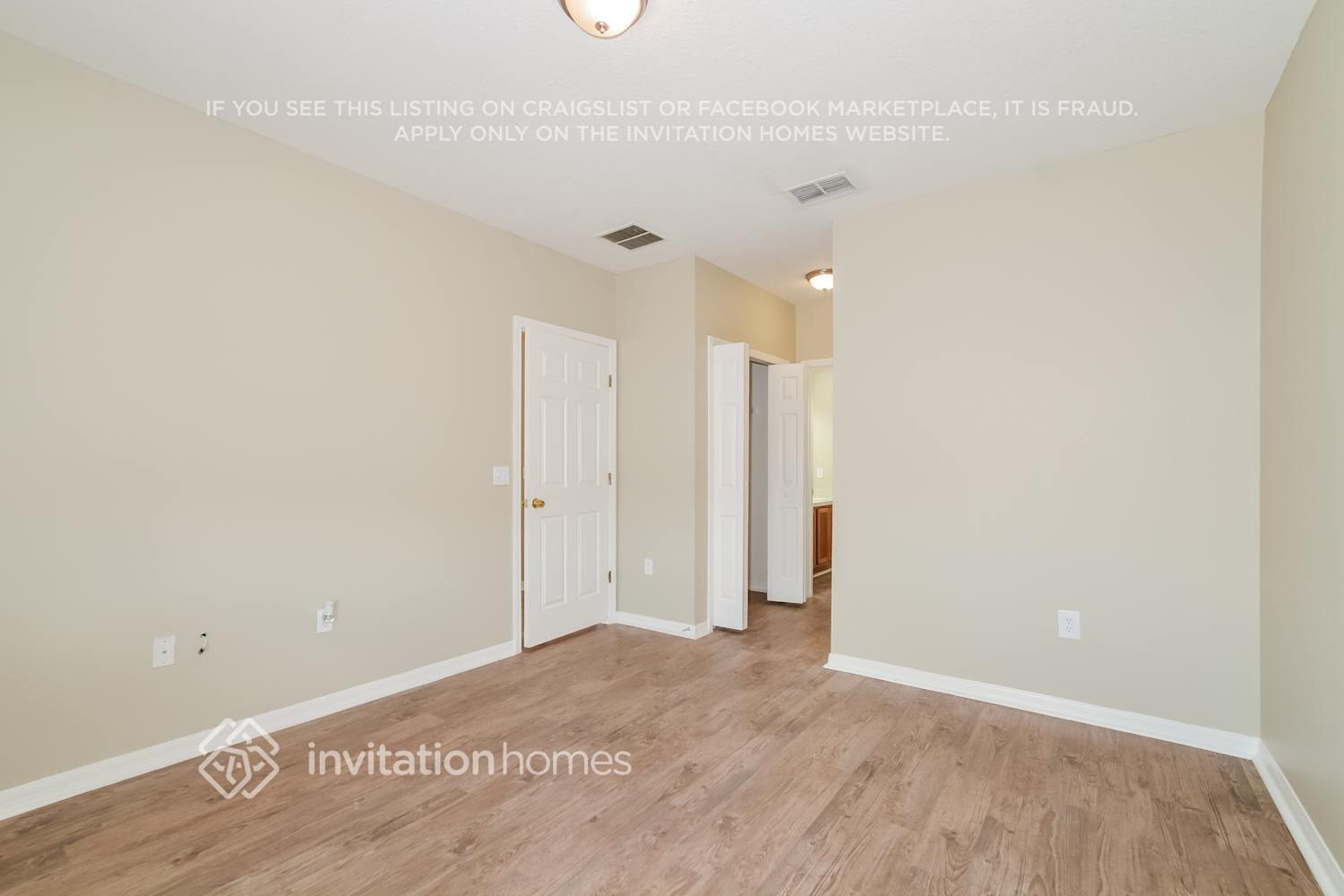 Building Photo - 910 Cumberland Dr