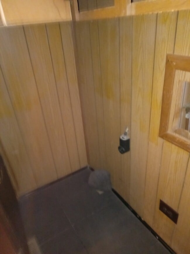 Building Photo - 218 E Denver St