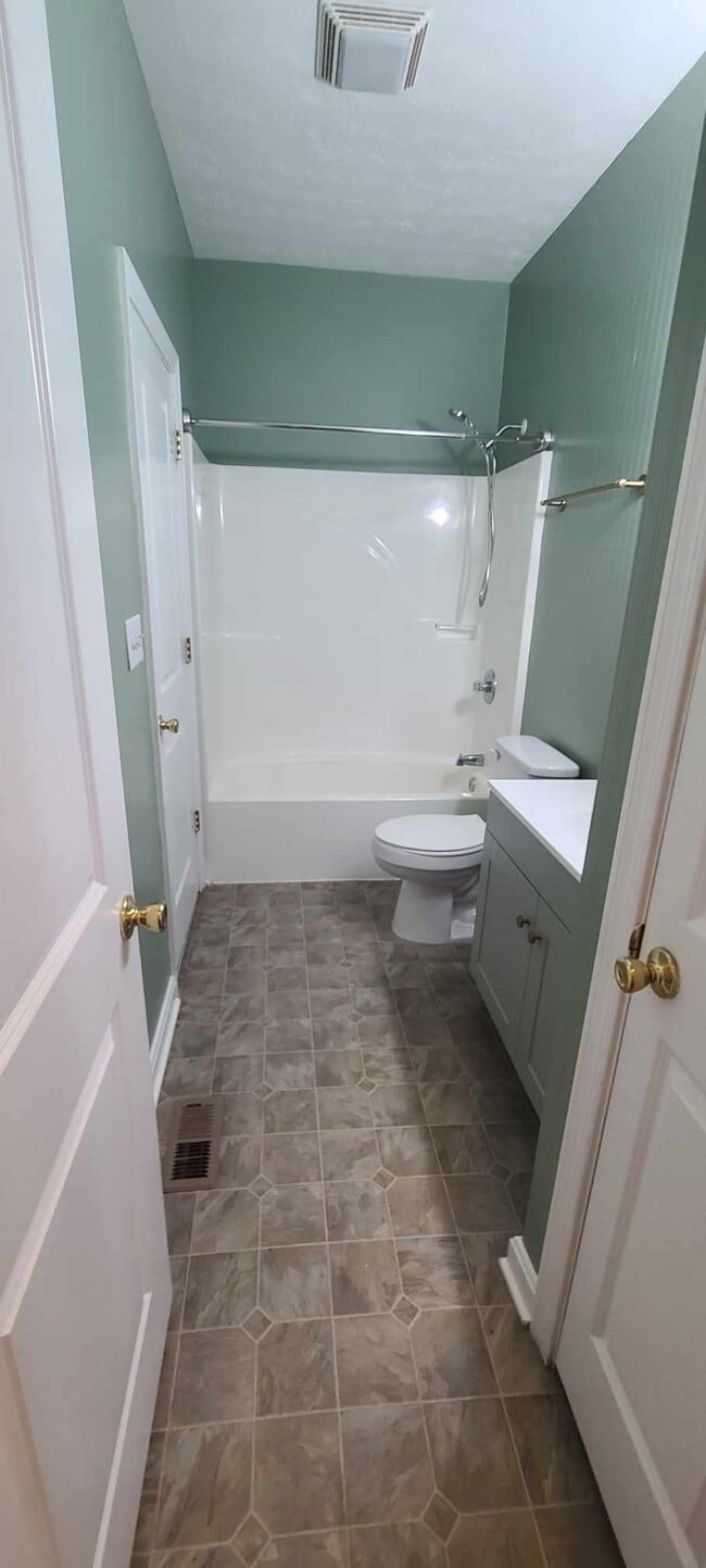 Building Photo - 549 N Belmont Ave