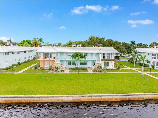 Building Photo - 3225 E Riverside Dr