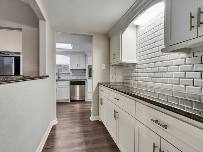 Building Photo - 2030 Lone Rock Dr