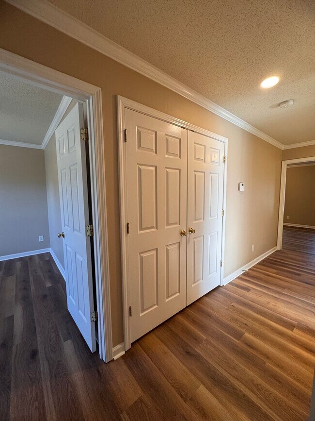 Building Photo - Fabulous 4BR 2.5 Home