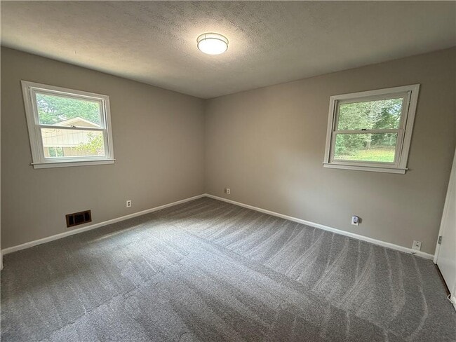 Building Photo - 3155 Oak Dr