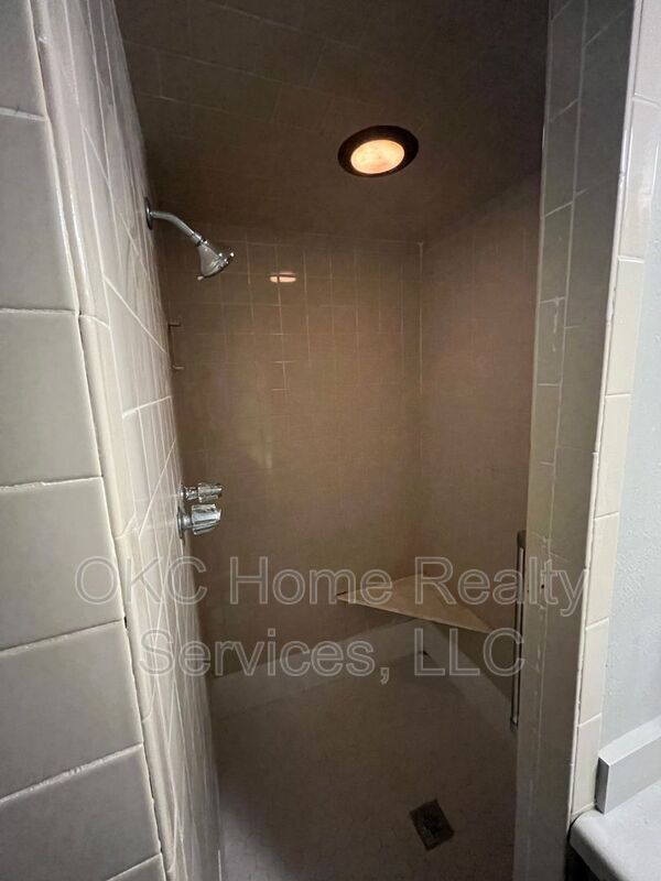 Building Photo - 3604 Willow Springs Dr