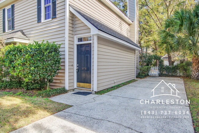 Building Photo - 978 Governors Rd