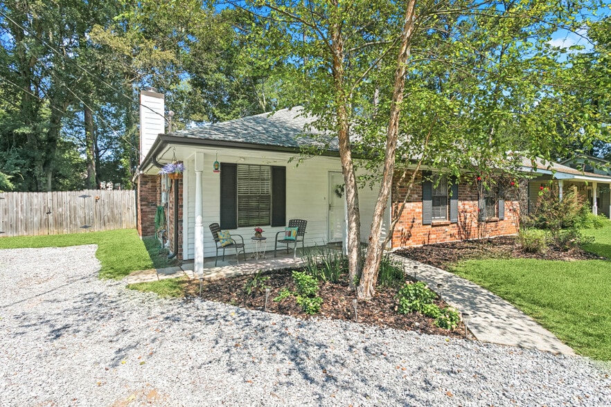 Building Photo - 310 Goldenwood St