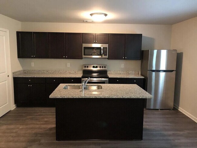 Building Photo - 1155 Oak Hollow Ln