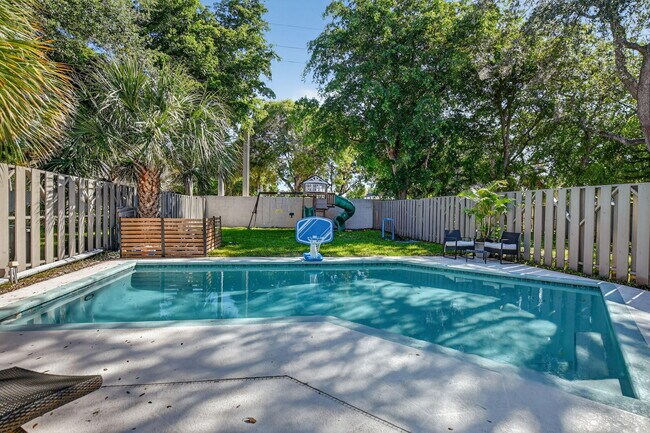 Building Photo - 372 Deer Creek Wildwood Ln E