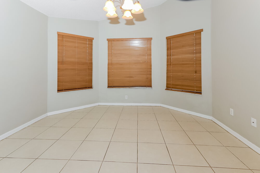 Building Photo - 12996 Meadowbreeze Dr