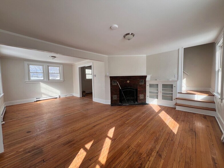 Building Photo - 1983 Central Ave