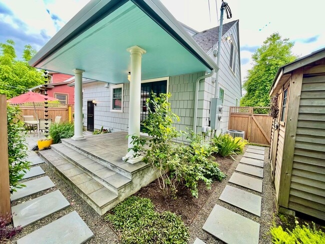 Building Photo - Well Maintained- 3 bed 2 bath Home - Piedm...