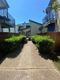 Building Photo - 2710 Community Dr