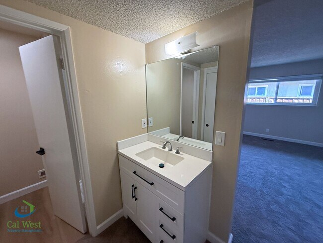 Building Photo - 01167 - P - 5863/5865 Hillview Ave. - OWNE...