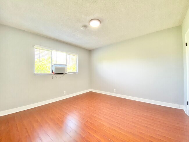 Building Photo - 7731 Romaine St